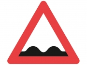 A37, vejskilt 70 cm. Uj�vn vej advarselstavle