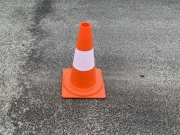 Trafikkegle 34 cm. Hvid malet stribe