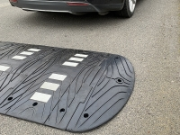 Vejbump 40 km/t 4,5 meter. sort/hvid
