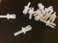 Plastnitte til kantp�l